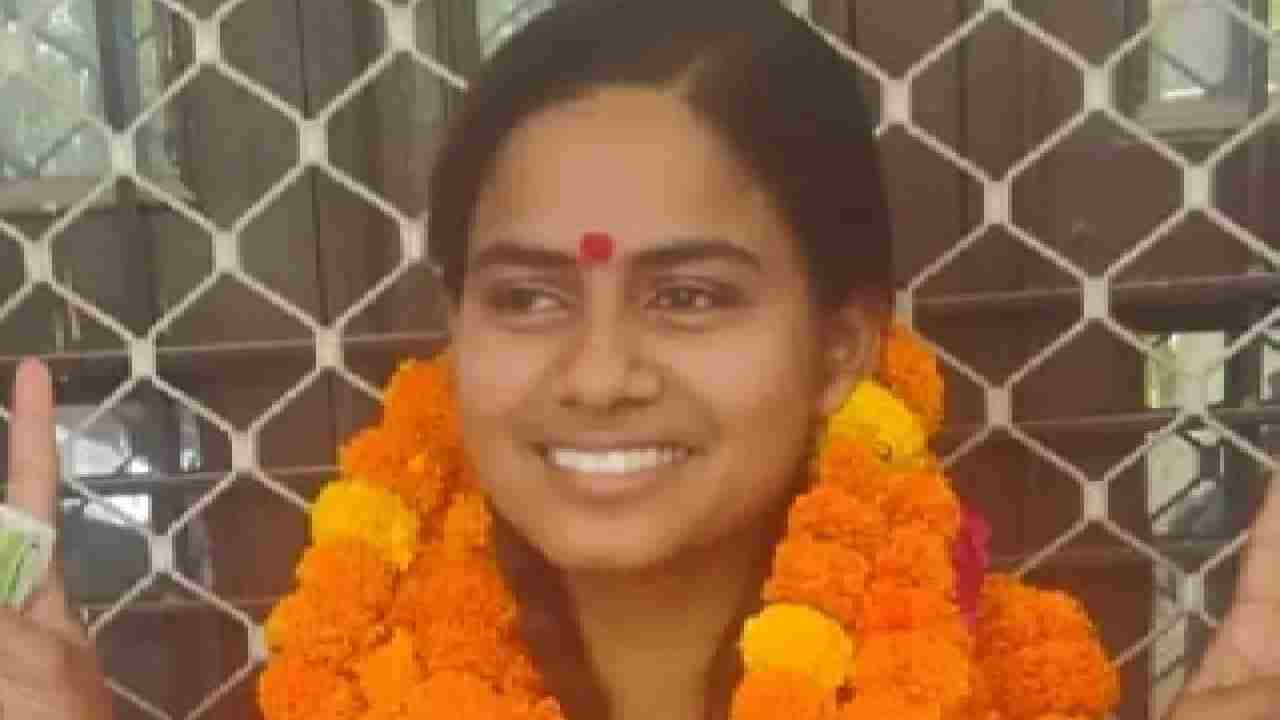 ना स्मार्टफोन, ना ट्यूशन, फिर भी किसान-मजदूर के बच्चों ने यूपी बोर्ड में मारी बाजी