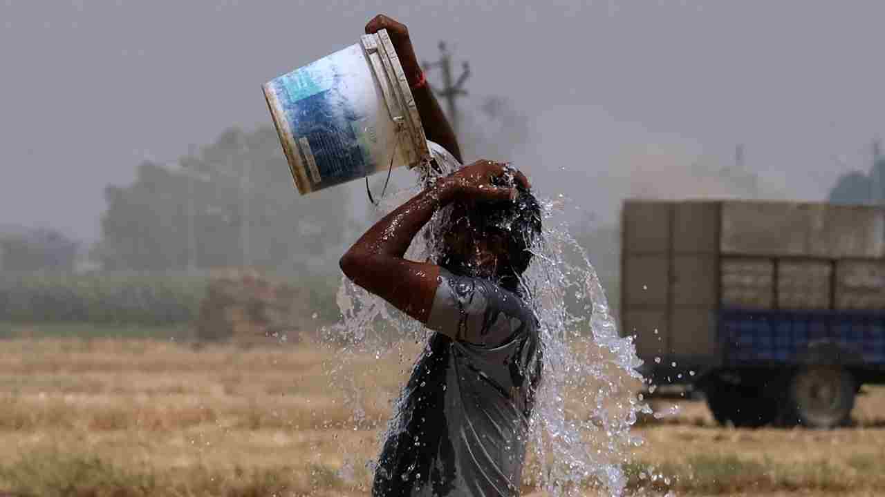 दिल्ली-NCR में 41 डिग्री तक पहुंच सकता है तापमान, भीषण गर्मी का अलर्ट.. 11 राज्यों में मौसम का तांडव