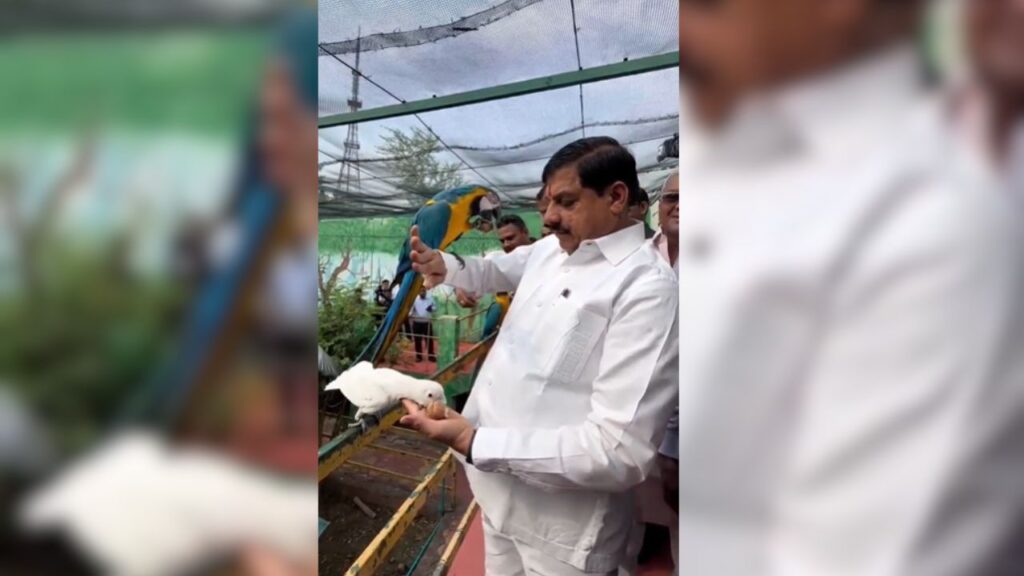 मुख्यमंत्री ने कहा कि सर्पों का संरक्षण बेहद जरूरी है, क्योंकि वे खेतों में चूहों आदि से फसलों की रक्षा कर किसानों के मित्र की भूमिका निभाते हैं.