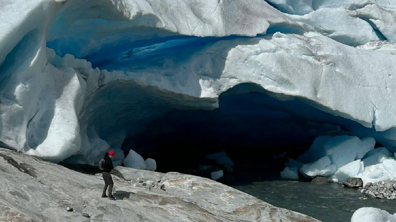 हिमालय की बर्फ पर मंडरा रहा है काले कार्बन का खतरा, पिघलने लगे ग्लेशियर