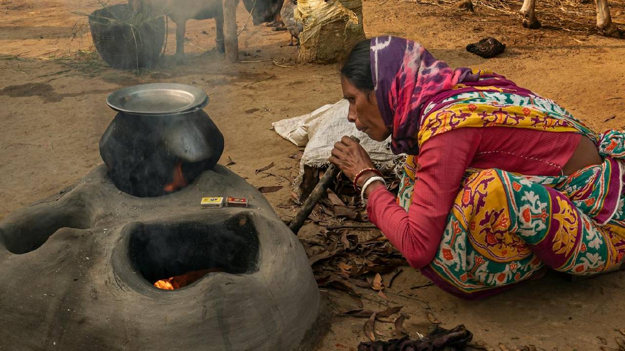 प्रधानमंत्री उज्ज्वला योजना: 9 सालों में कैसे बदल गई महिलाओं की जिदगी?