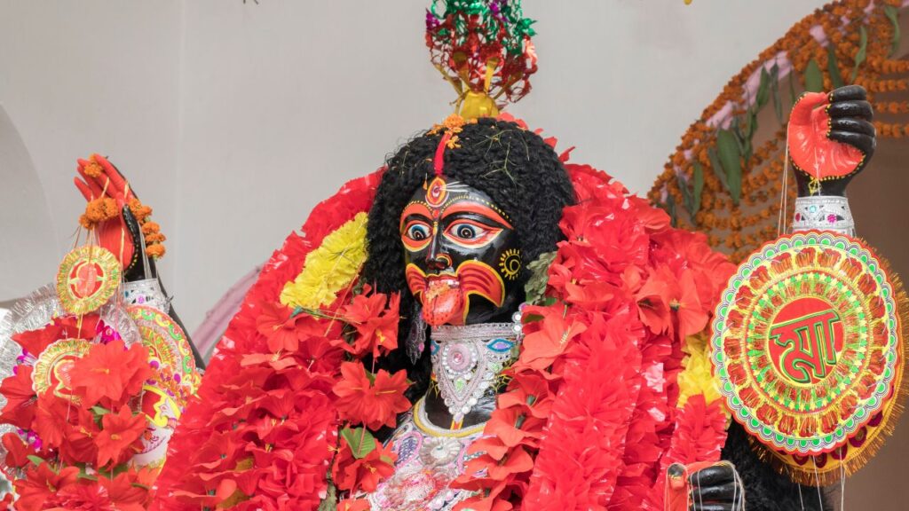 गुप्त नवरात्रि का समय राहु, केतु और शनि जैसे दुष्प्रभावी ग्रहों की शांति के लिए बहुत शुभ माना गया है. इस दौरान विशेष उपायों व पाठों के माध्यम से ग्रहों के कुप्रभाव को कम किया जा सकता है. जिन लोगों की कुंडली में इन ग्रहों की बाधा है, उनके लिए यह समय विशेष फलदायक होता है. गुप्त नवरात्रि का समय राहु, केतु और शनि जैसे दुष्प्रभावी ग्रहों की शांति के लिए बहुत शुभ माना गया है. इस दौरान विशेष उपायों व पाठों के माध्यम से ग्रहों के कुप्रभाव को कम किया जा सकता है. जिन लोगों की कुंडली में इन ग्रहों की बाधा है, उनके लिए यह समय विशेष फलदायक होता है.