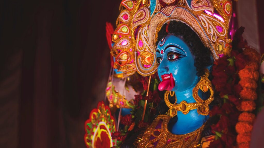 शारदीय और चैत्र नवरात्रि की तुलना में, गुप्त नवरात्रि कम चर्चित पर बेहद ही प्रभावशाली मानी जाती है. यह उन लोगों के लिए है जो साधना के माध्यम से जीवन को भीतर से बदलना चाहते हैं. यह पर्व आत्मनिरीक्षण, रहस्य और शक्ति का संगम है. शारदीय और चैत्र नवरात्रि की तुलना में, गुप्त नवरात्रि कम चर्चित पर बेहद ही प्रभावशाली मानी जाती है. यह उन लोगों के लिए है जो साधना के माध्यम से जीवन को भीतर से बदलना चाहते हैं. यह पर्व आत्मनिरीक्षण, रहस्य और शक्ति का संगम है.