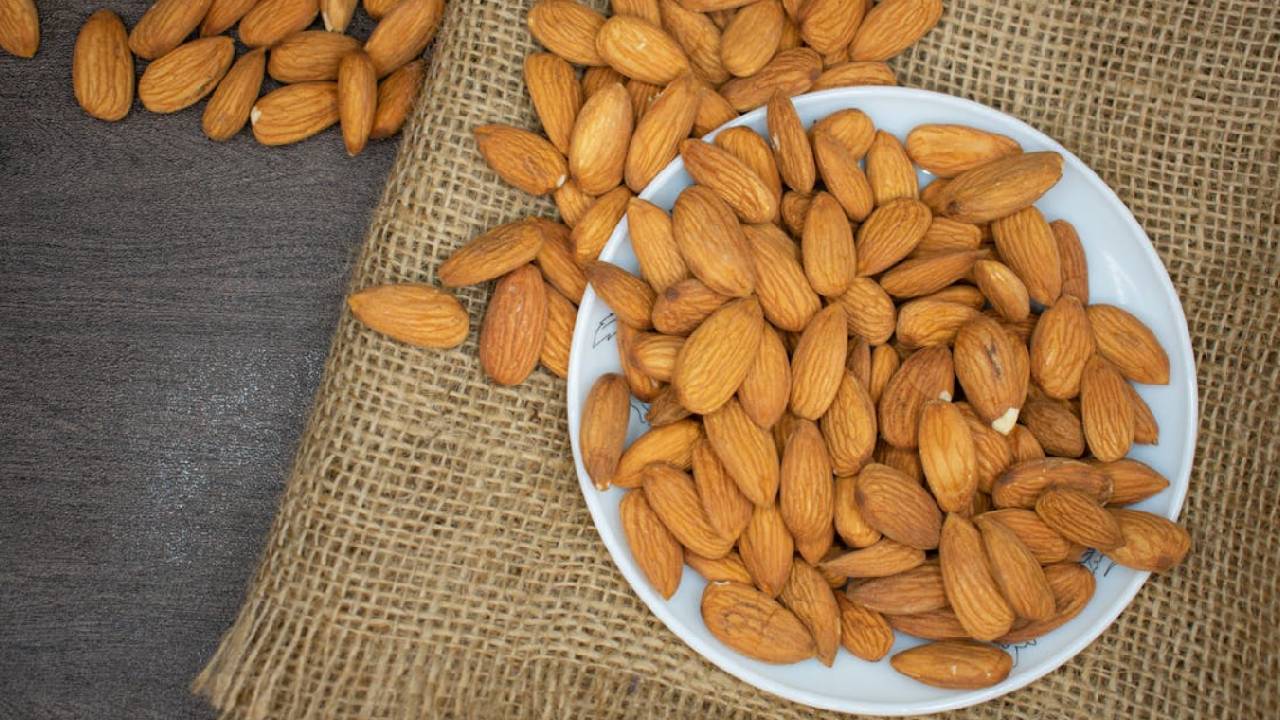 बादाम के वैश्विक बाजार में किसका राज? 100 से ज्यादा देशों में करता है निर्यात
