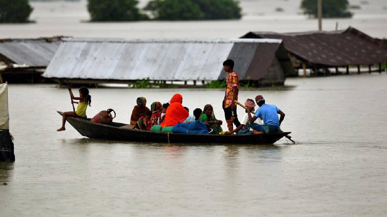 देश के तटीय और पहाड़ी इलाकों में मूसलाधार बारिश, दिल्ली-NCR में आज रहेंगे बादल