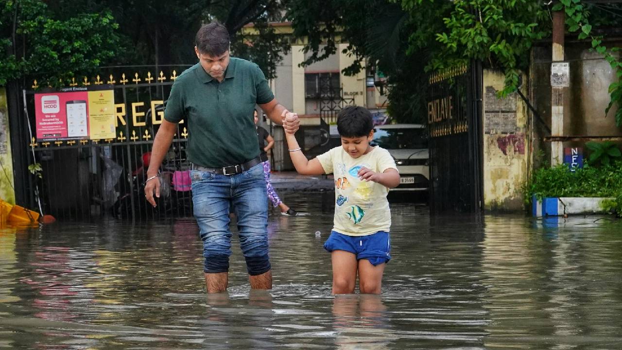 देशभर में बदला मौसम का मिजाज: कहीं राहत की बारिश, तो कहीं आफत का तूफान
