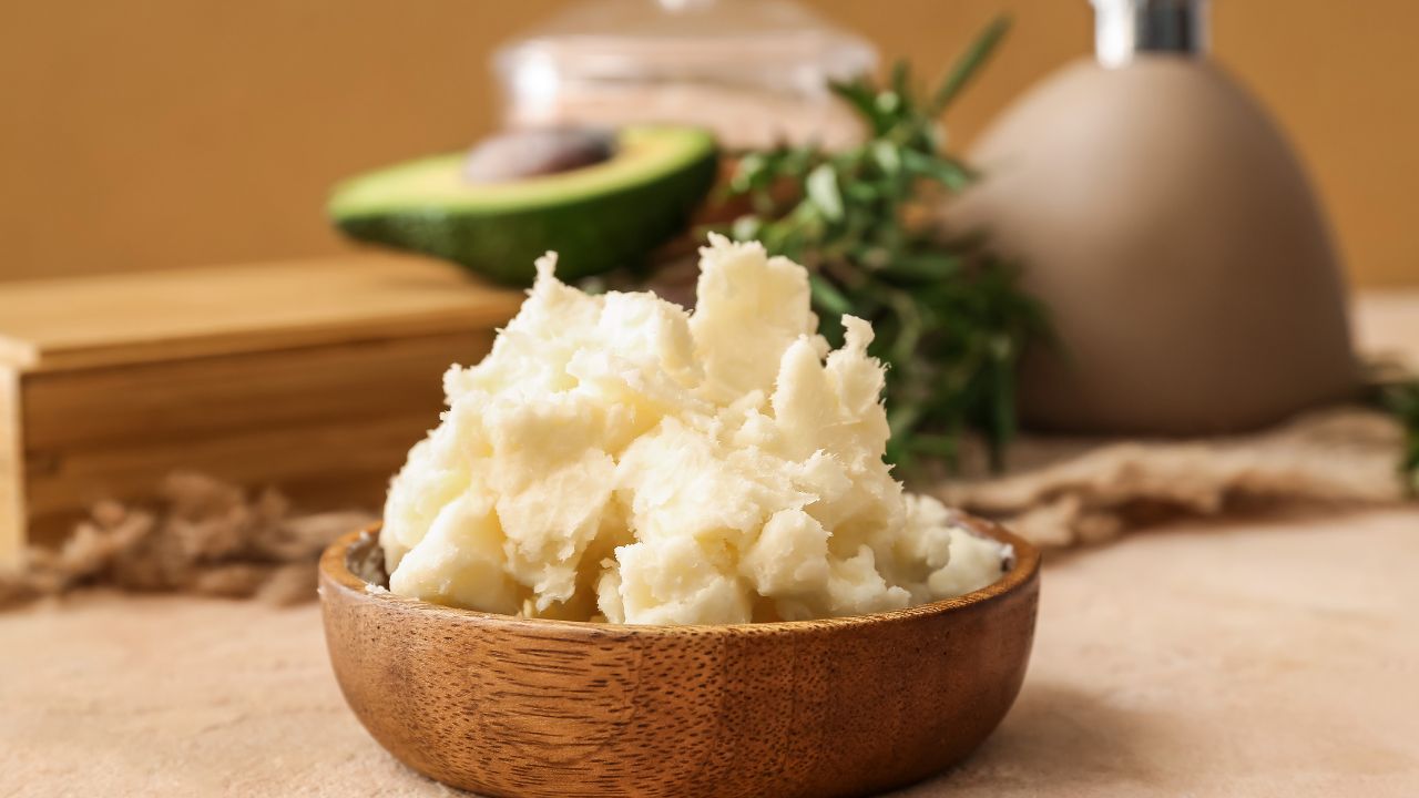 Butter Recipe: घर पर सिर्फ 2 चीजों से बनाएं देसी मक्खन, स्वाद ऐसा की खाने वाला उंगलियां चाटता रह जाए!