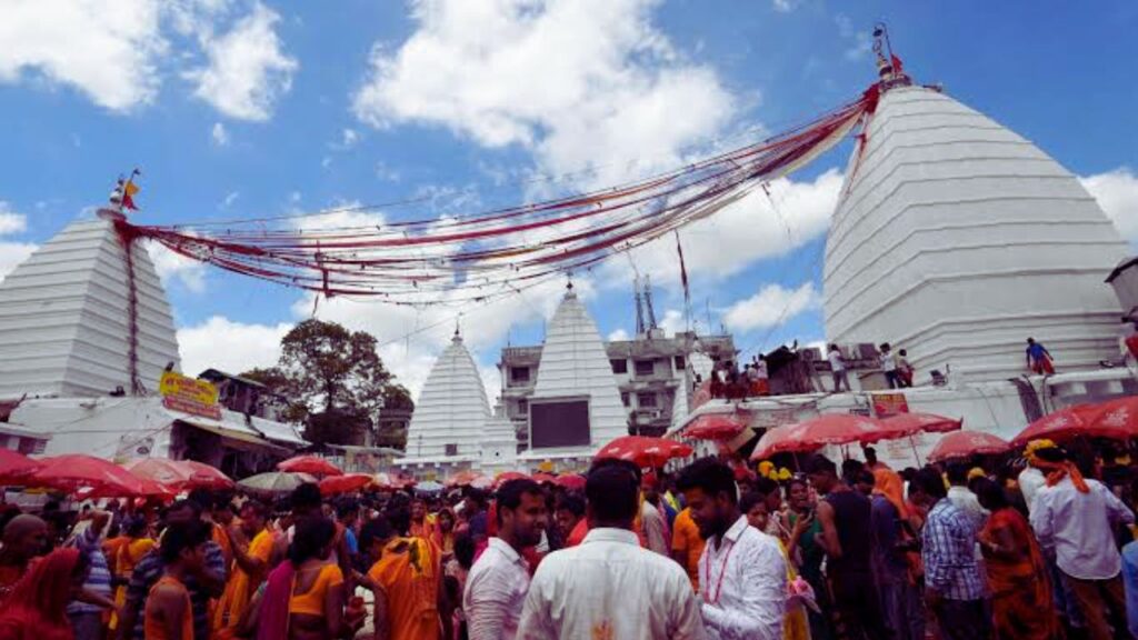 देवघर का उल्लेख स्कंद पुराण, पद्म पुराण, शिव पुराण, यहां तक कि आनंद रामायण में भी मिलता है. इसके साथ ही ऐसा माना जाता है कि उन भक्तों को अश्वमेध यज्ञ के समान पुण्य मिलता है जो कांवर लेकर बोलबम का उच्चारण करते हुए यहां आते हैं. देवघर का उल्लेख स्कंद पुराण, पद्म पुराण, शिव पुराण, यहां तक कि आनंद रामायण में भी मिलता है. इसके साथ ही ऐसा माना जाता है कि उन भक्तों को अश्वमेध यज्ञ के समान पुण्य मिलता है जो कांवर लेकर बोलबम का उच्चारण करते हुए यहां आते हैं.