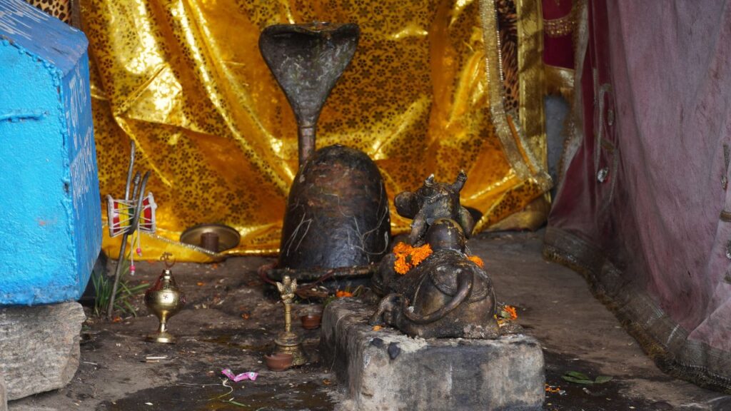 14 जुलाई को पहले सोमवार के दिन छह शुभ योग बन रहे हैं, ‘प्रीति, आयुष्मान, सुकर्मा, शोभन, सर्वार्थसिद्धि और शिव योग’. इनमें से शिव योग शाम 5:19 बजे से 7:11 बजे तक रहेगा, जो कि शिव आराधना के लिए विशेष फलदायी माना गया है. 14 जुलाई को पहले सोमवार के दिन छह शुभ योग बन रहे हैं, ‘प्रीति, आयुष्मान, सुकर्मा, शोभन, सर्वार्थसिद्धि और शिव योग’. इनमें से शिव योग शाम 5:19 बजे से 7:11 बजे तक रहेगा, जो कि शिव आराधना के लिए विशेष फलदायी माना गया है.