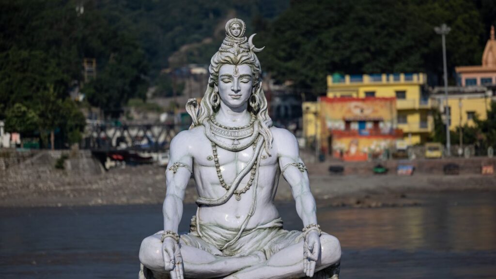 उत्तराखंड में सावन का आरंभ सौर पंचांग के अनुसार 16 जुलाई से माना जाएगा. इसी दिन राज्य का प्रसिद्ध लोकपर्व ‘हरेला’ भी मनाया जाएगा, जो धरती की हरियाली और समृद्धि का प्रतीक है. इस दिन घर-घर में पौधे लगाए जाते हैं और भगवान शिव की कृपा के लिए प्रार्थना की जाती है. उत्तराखंड में सावन का आरंभ सौर पंचांग के अनुसार 16 जुलाई से माना जाएगा. इसी दिन राज्य का प्रसिद्ध लोकपर्व ‘हरेला’ भी मनाया जाएगा, जो धरती की हरियाली और समृद्धि का प्रतीक है. इस दिन घर-घर में पौधे लगाए जाते हैं और भगवान शिव की कृपा के लिए प्रार्थना की जाती है.