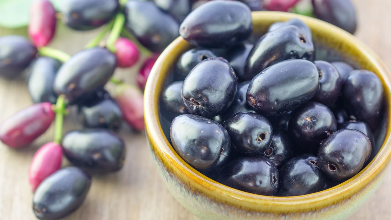 Jamun Ke Nuksan: फायदेमंद नहीं, इन लोगों के लिए जहर जैसा हो सकता है जामुन, जानें