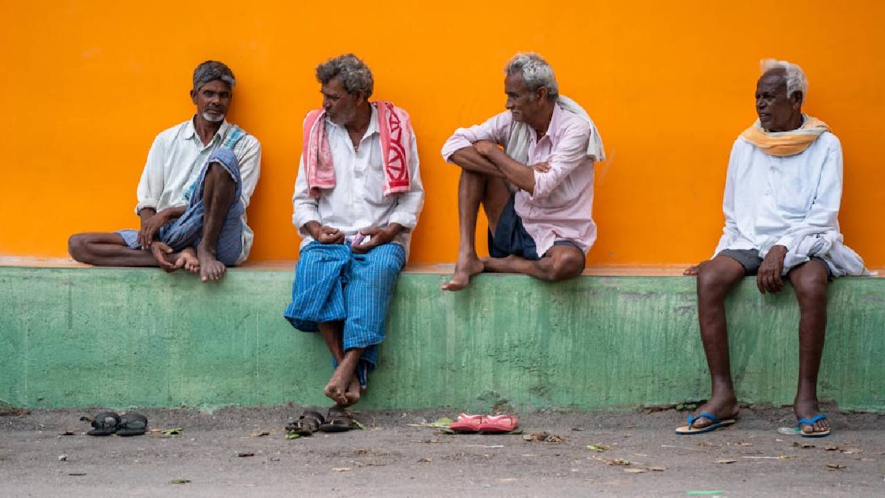Bihar Elections 2025: बिहार में 56 लाख लोगों के नाम वोटर लिस्ट से हटे, जानिए क्या है इसकी वजह