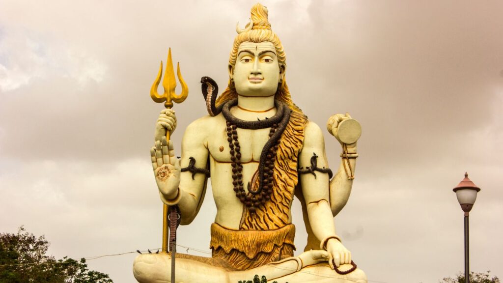 अंतिम सोमवार को रुद्राभिषेक, शिव पुराण पाठ, जलाभिषेक, और रात्रि जागरण करने से शिवजी अत्यधिक प्रसन्न होते हैं. यह दिन भक्तों के लिए शिव की विशेष कृपा पाने का अवसर माना जाता है. अंतिम सोमवार को रुद्राभिषेक, शिव पुराण पाठ, जलाभिषेक, और रात्रि जागरण करने से शिवजी अत्यधिक प्रसन्न होते हैं. यह दिन भक्तों के लिए शिव की विशेष कृपा पाने का अवसर माना जाता है.