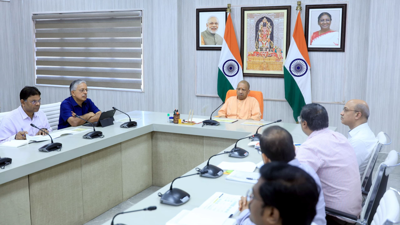 गाय के गोबर से बायोप्लास्टिक, जैविक खाद और इको प्रोडक्ट बनेंगे, सीएम योगी की पहल