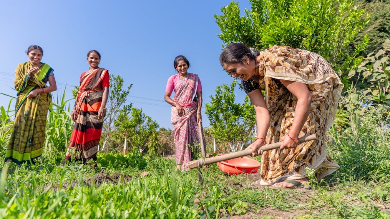 फलदार पेड़ों से बदलेगा भविष्य, ‘एक बगिया मां के नाम’ से महिलाओं को मिलेगा नया सहारा