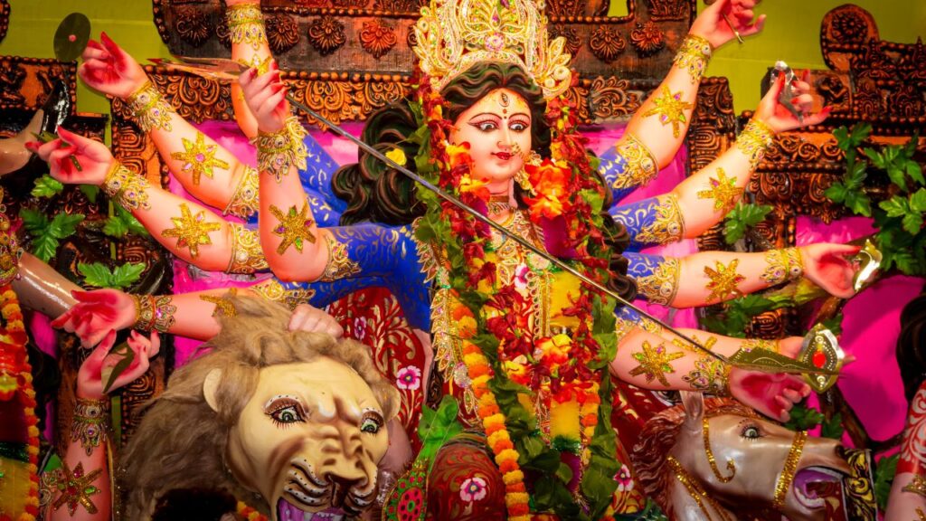 कलश के साथ रखी सुपारी, लौंग और अन्य पूजन सामग्री को भी नदी या पवित्र जल में प्रवाहित किया जाता है. धार्मिक मान्यता है कि ऐसा करने से कलश विसर्जन पूर्ण होता है और जीवन में सुख-शांति बनी रहती है. कलश के साथ रखी सुपारी, लौंग और अन्य पूजन सामग्री को भी नदी या पवित्र जल में प्रवाहित किया जाता है. धार्मिक मान्यता है कि ऐसा करने से कलश विसर्जन पूर्ण होता है और जीवन में सुख-शांति बनी रहती है.