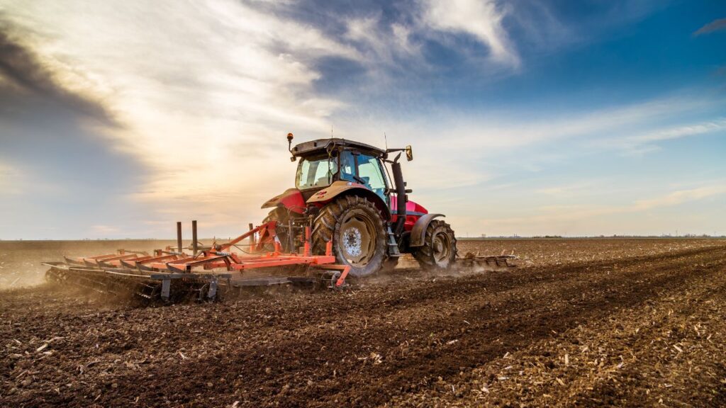 GST On Tractor: पहले ट्रैक्टर पर 12% जीएसटी लगता था, जिसे घटाकर अब 5% कर दिया गया है. इस बदलाव से किसानों को 23,000 रुपये से लेकर 63,000 रुपये तक की बचत होगी, जिससे ट्रैक्टर खरीदना आसान हो जाएगा. GST On Tractor: पहले ट्रैक्टर पर 12% जीएसटी लगता था, जिसे घटाकर अब 5% कर दिया गया है. इस बदलाव से किसानों को 23,000 रुपये से लेकर 63,000 रुपये तक की बचत होगी, जिससे ट्रैक्टर खरीदना आसान हो जाएगा.