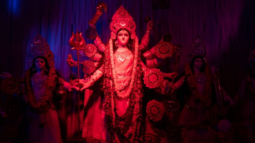 Puja Vidhi: सुबह गंगाजल से स्नान करें, पूजा स्थल को शुद्ध करें, दीपक जलाएं और देवी दुर्गा का अभिषेक करें. अक्षत, सिंदूर, लाल पुष्प, फल और मिठाई अर्पित करें. Puja Vidhi: सुबह गंगाजल से स्नान करें, पूजा स्थल को शुद्ध करें, दीपक जलाएं और देवी दुर्गा का अभिषेक करें. अक्षत, सिंदूर, लाल पुष्प, फल और मिठाई अर्पित करें.
