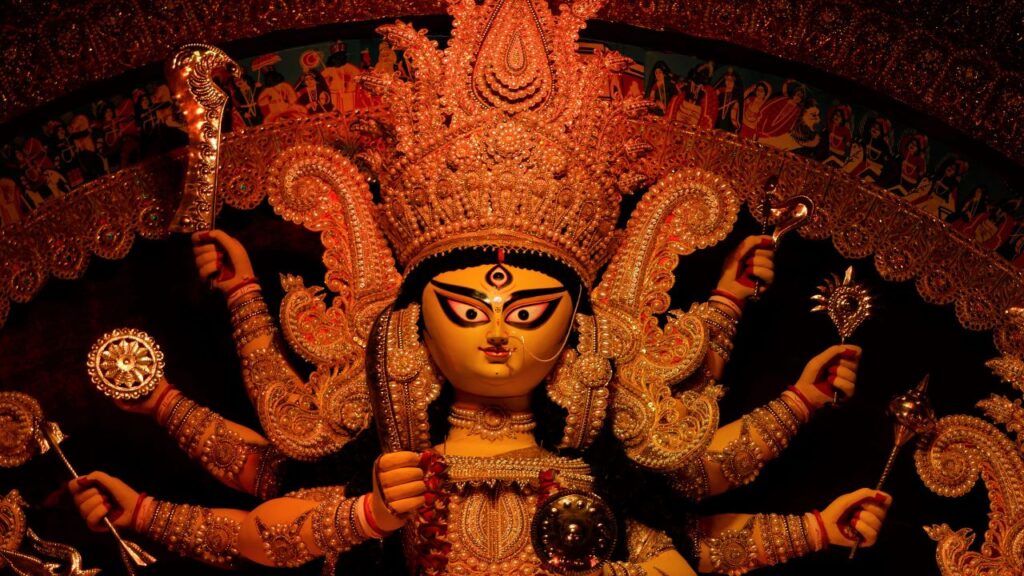 Dussehra Significance: बंगाल में दशहरा दुर्गा पूजा का समापन है. इस दिन देवी दुर्गा अपने स्वर्ग लौटती हैं. यह महिषासुर पर दुर्गा की विजय और बुराई पर अच्छाई की जीत का जश्न है. Dussehra Significance: बंगाल में दशहरा दुर्गा पूजा का समापन है. इस दिन देवी दुर्गा अपने स्वर्ग लौटती हैं. यह महिषासुर पर दुर्गा की विजय और बुराई पर अच्छाई की जीत का जश्न है.