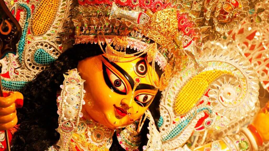 Shardiya Navratri: जैसे मकड़ी अपने जाल में फंसती नहीं, वैसे ही मां दुर्गा भी अपनी रची हुई माया से परे रहती हैं. यह हमें सिखाता है कि इंसान को भी इच्छाओं और भ्रमों में उलझने के बजाय उनसे ऊपर उठना चाहिए. Shardiya Navratri: जैसे मकड़ी अपने जाल में फंसती नहीं, वैसे ही मां दुर्गा भी अपनी रची हुई माया से परे रहती हैं. यह हमें सिखाता है कि इंसान को भी इच्छाओं और भ्रमों में उलझने के बजाय उनसे ऊपर उठना चाहिए.