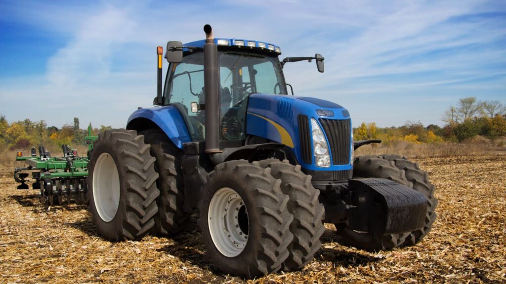 Tractor Maintenance: ट्रैक्टर की क्षमता से भारी औजार जोड़ना इंजन पर अतिरिक्त दबाव डालता है और डीजल तेजी से खर्च होता है. हमेशा हल, कल्टीवेटर या अन्य औजार ट्रैक्टर की हॉर्सपावर के अनुसार ही चुनें. इससे ईंधन की बचत होगी और ट्रैक्टर लंबे समय तक बेहतर काम करेगा.