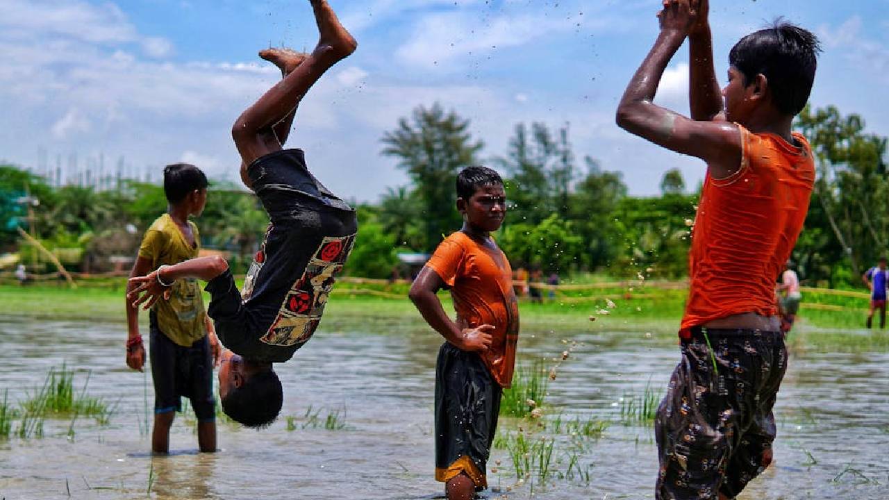 अगले 5 दिन भारी: देशभर में आंधी, बारिश और ओलावृष्टि का अलर्ट, जानिए आपके राज्य का हाल