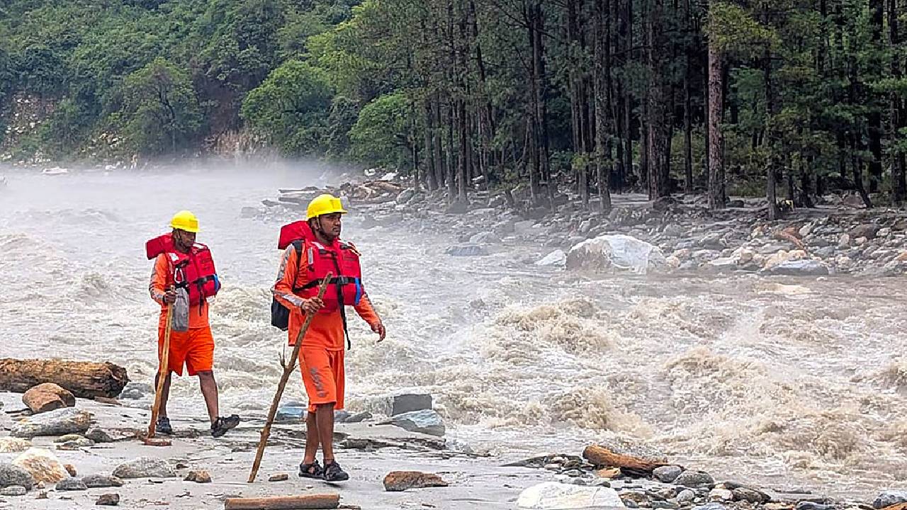 हिमाचल-उत्तराखंड में बारिश का तांडव, बिहार समेत कई राज्यों में आज रेड अलर्ट जारी