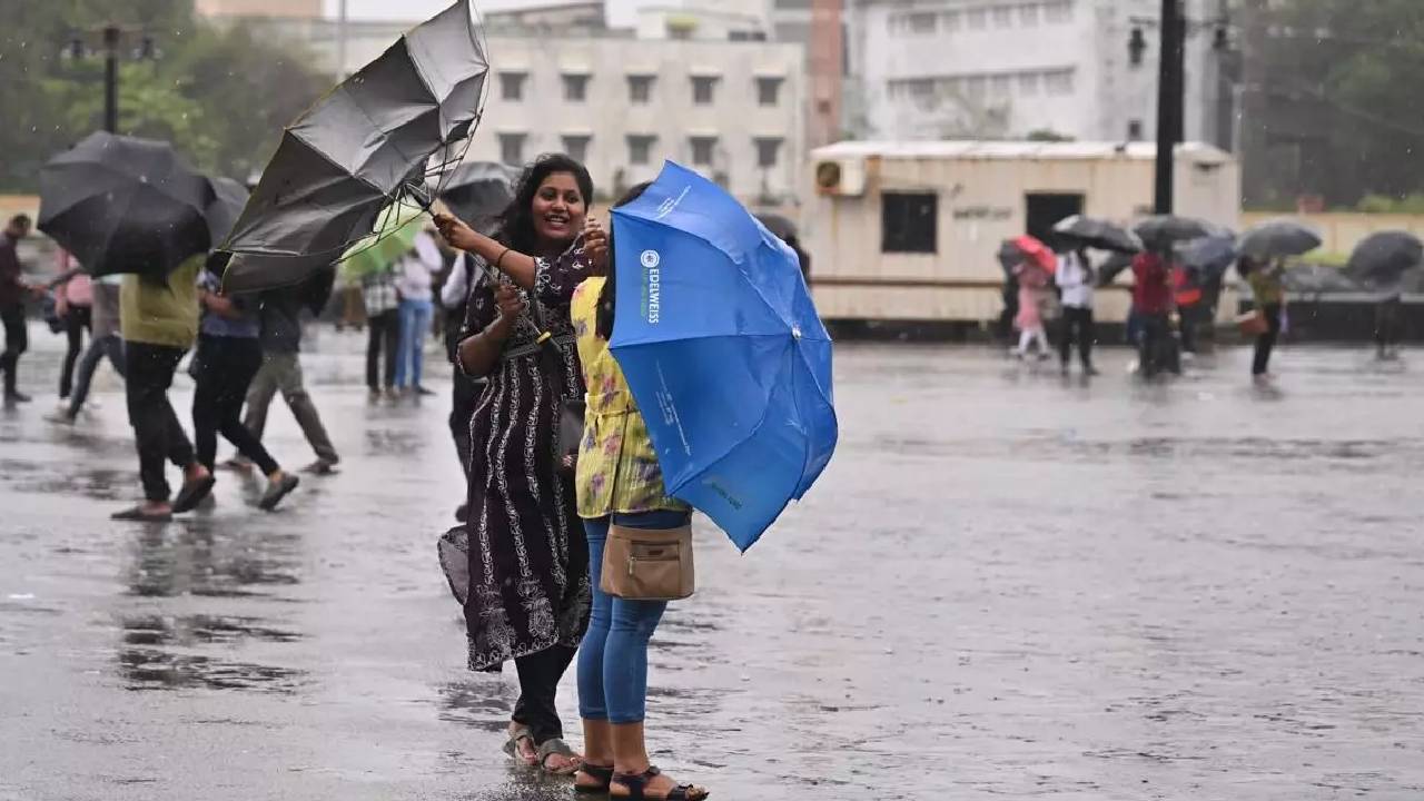 देश में फिर बदलेगा मौसम, 40–50 किमी रफ्तार से चल सकती हैं तेज हवाएं… बारिश-आंधी का अलर्ट भी जारी