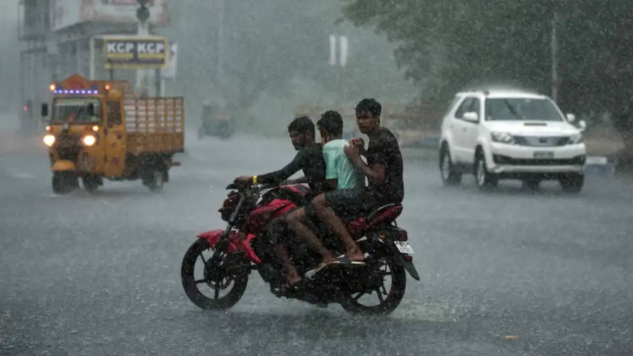 उत्तर भारत के कई राज्यों से लौट रहा मानसून, ओडिशा-छत्तीसगढ़ में भारी बारिश का अलर्ट
