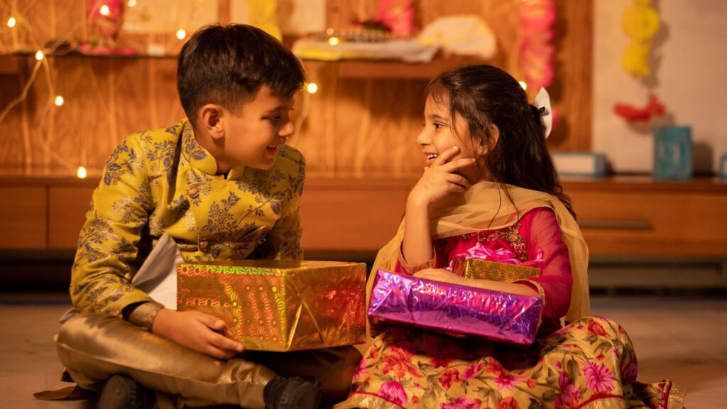 Diwali Date: दिवाली आमतौर पर पांच दिनों तक चलती है, धनतेरस से शुरू होकर भाई दूज तक. हर राज्य में इन दिनों के उत्सवों का क्रम थोड़ा अलग होता है, लेकिन मुख्य भावना एक ही रहती है जो है बुराई पर अच्छाई की जीत.