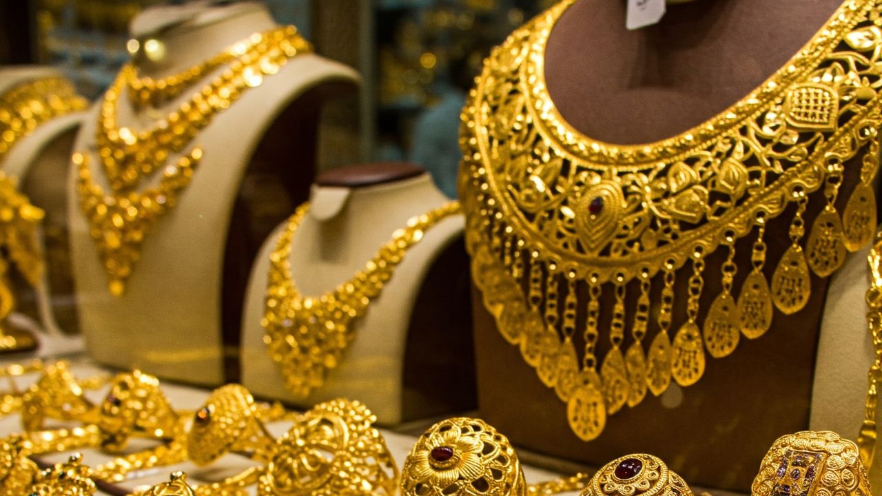 Gold Rate Today: सोने-चांदी के दामों में अचानक गिरावट! जानें आज के रेट और निवेश के लिए सही समय