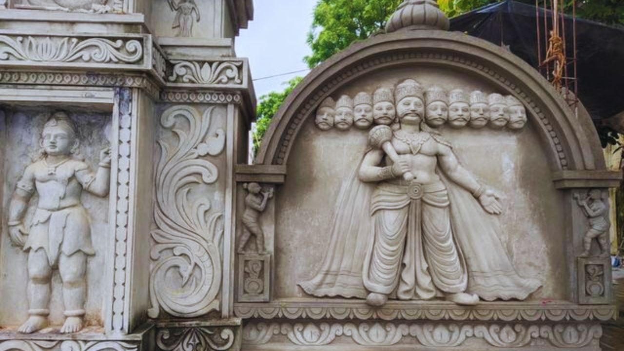 Diwali 2025: ग्रेटर नोएडा के इस गांव में लोग नहीं मनाते दिवाली, खुद को बताते हैं रावण का वंशज