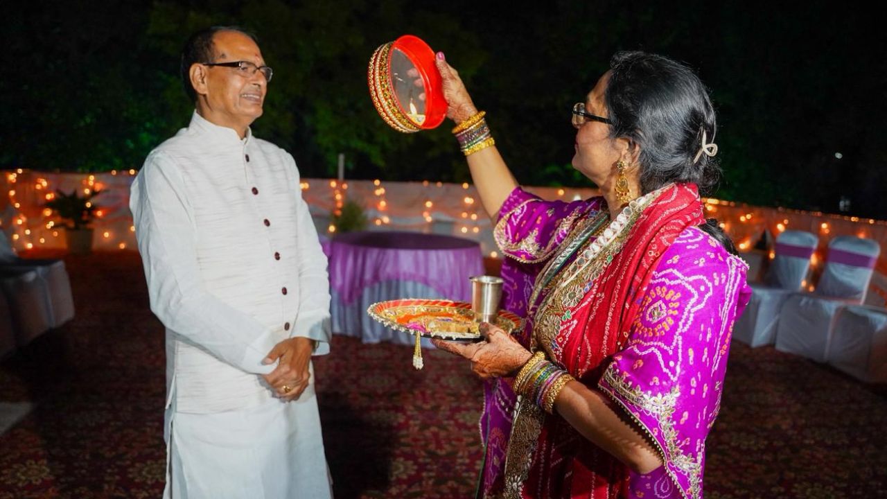 देशभर में करवा चौथ पर्व की धूम, केंद्रीय कृषि मंत्री शिवराज सिंह चौहान ने सुनाई करवा चौथ की कथा