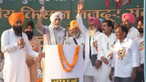 किसानों को फसलों का सबसे कम दाम मिल रहा, खेती को जिंदा रखने के लिए किसान लड़ाई लड़ेंगे किसानों को फसलों का सबसे कम दाम मिल रहा, खेती को जिंदा रखने के लिए किसान लड़ाई लड़ेंगे