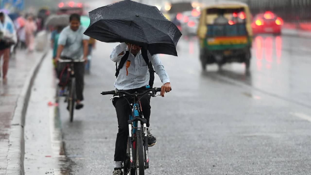 IMD की बड़ी चेतावनी: 1 अप्रैल को 19 राज्यों में बारिश, आंधी और बिजली गिरने का अलर्ट