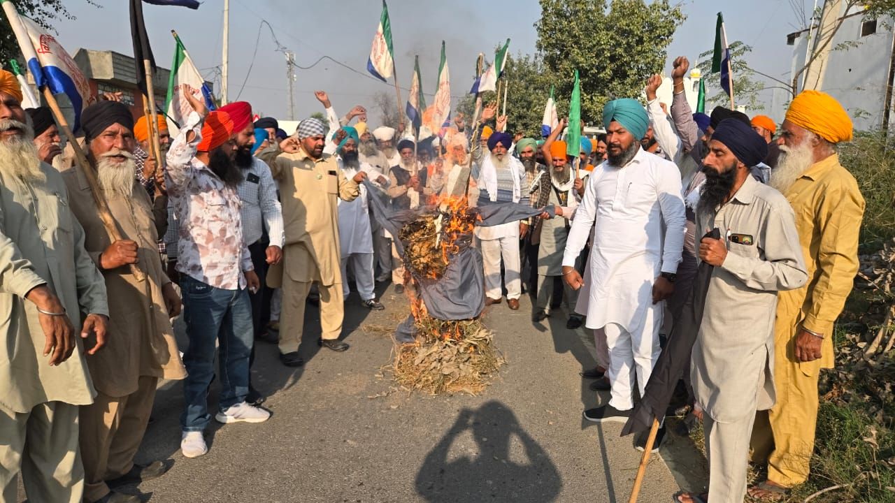 धान खरीद और बिजली बिल पर किसानों का हंगामा, CM का पुतला जलाया.. 17 तक आंदोलन की चेतावनी