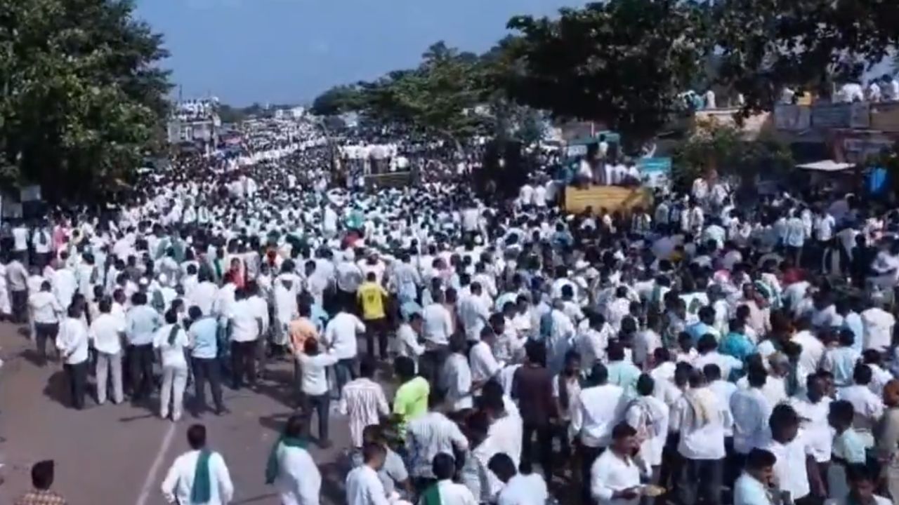 गन्ना मूल्य पर गरमाया किसान आंदोलन, सरकार की पेशकश ठुकराई.. 26 चीनी मिलें ठप और यातायात बाधित