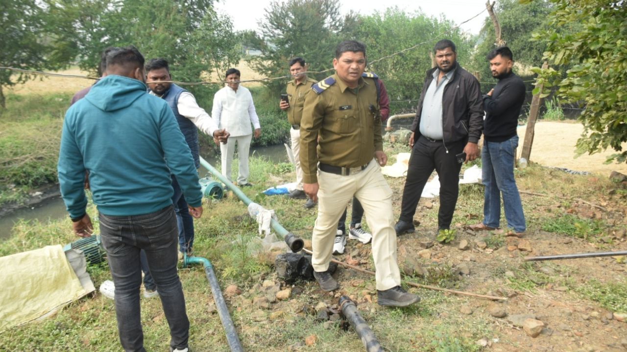 गंदे नाले से सिंचाई वाली सब्जियां खिला रहा था सोनू भाईजान, 4 पंप सेट समेत 4 लोग पुलिस के हत्थे चढ़े