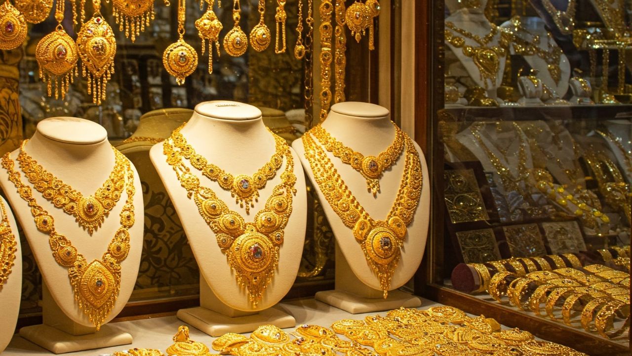Gold Rate Today: सोने की कीमतों में झटका! 24 कैरेट गोल्ड हुआ सस्ता, जानें आज आपके शहर में कितना है रेट
