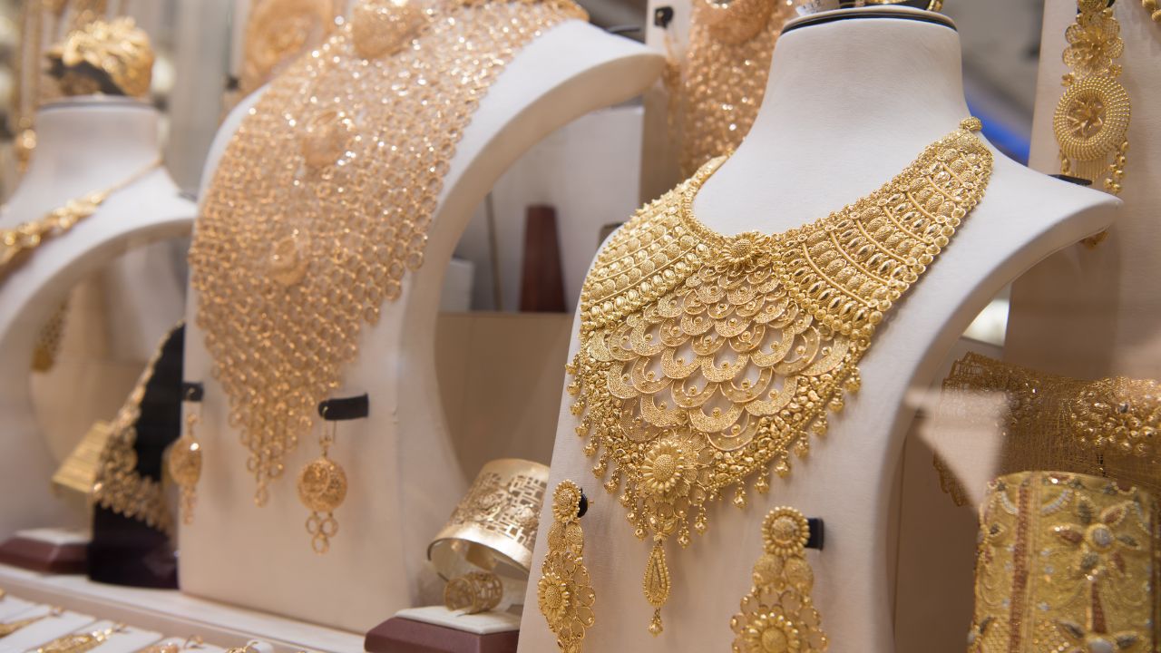 Gold Rate Today: फिर सोना हुआ सस्ता! जानें आज आपके शहर में 18K, 22K और 24K गोल्ड रेट में कितनी गिरावट आई