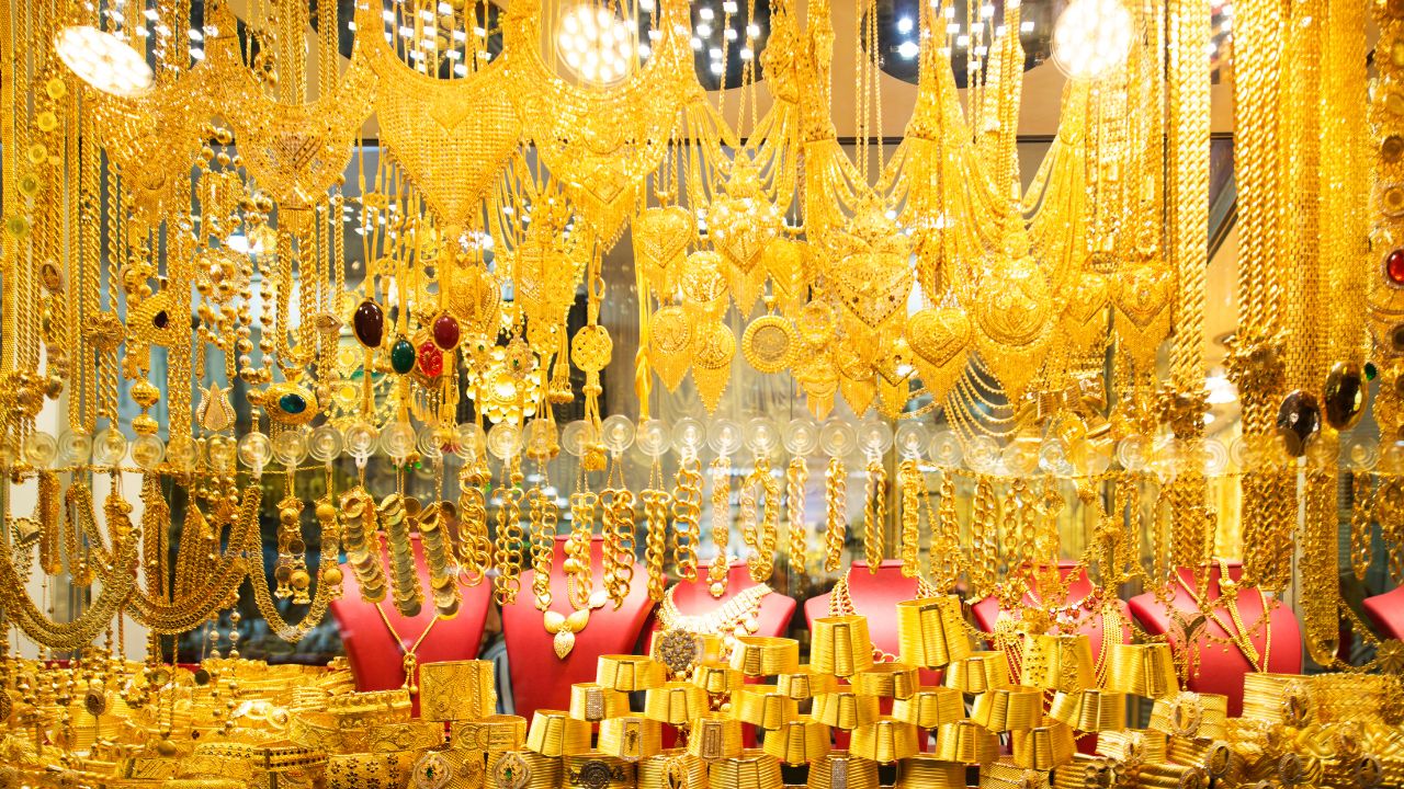 Gold Price Today: सोना फिर चमका, चांदी के दाम भी बढ़े, जानें आपके शहर में क्या चल रहा रेट!