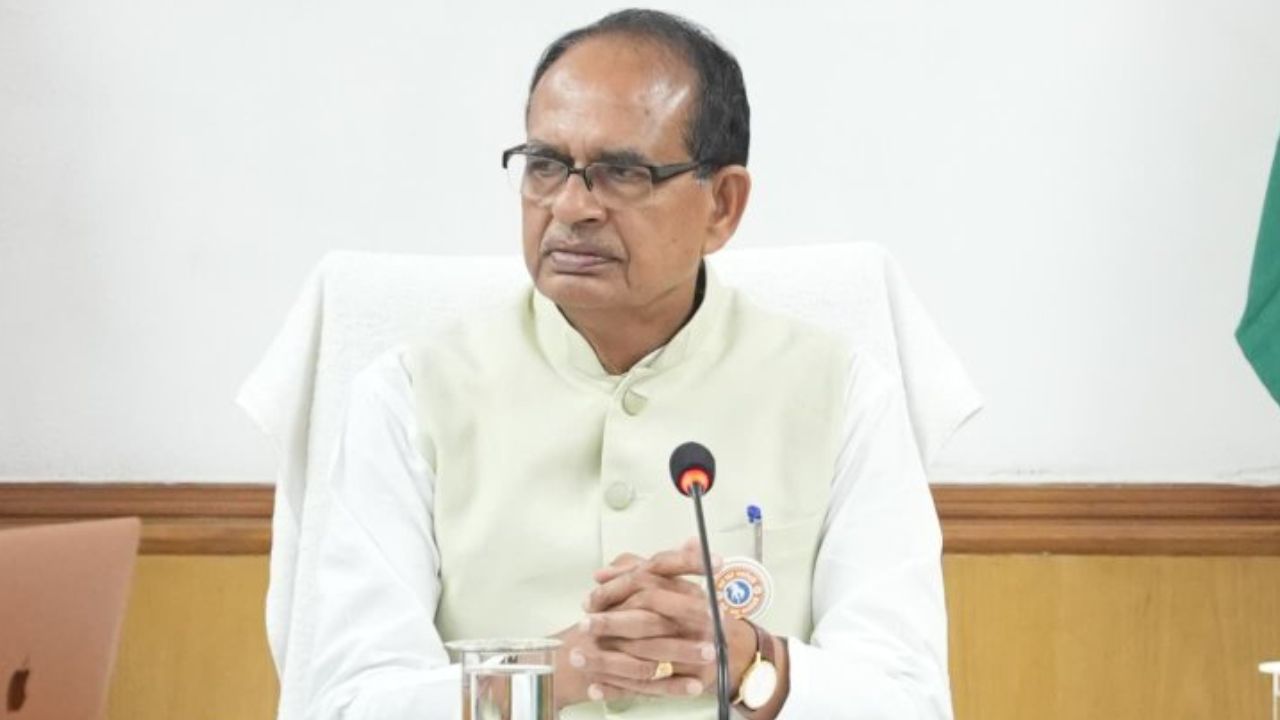 एक रुपया क्लेम मिलना किसानों के साथ मजाक, फसल बीमा गड़बड़ियों पर भड़के कृषि मंत्री, जांच के आदेश
