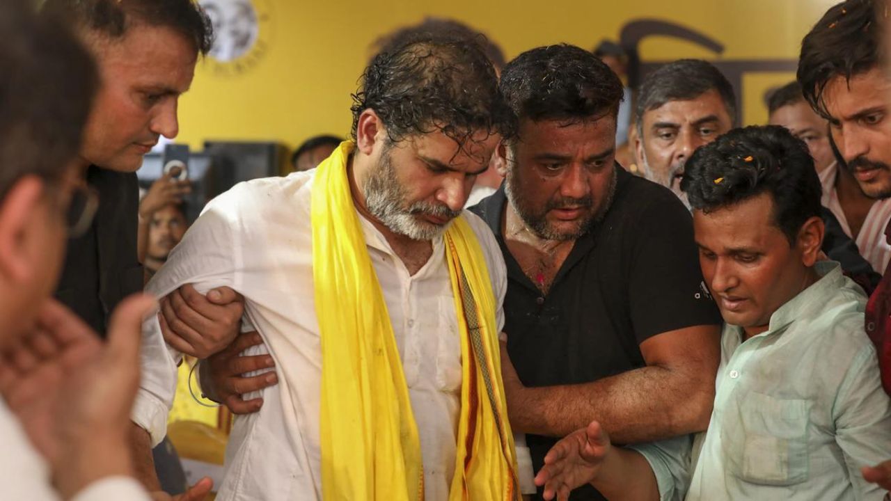 Bihar Election Result: जनसुराज के संस्थापक की हालत खराब! JDU की जीत ने दिया झटका, अब सन्यास लेंगे पीके?