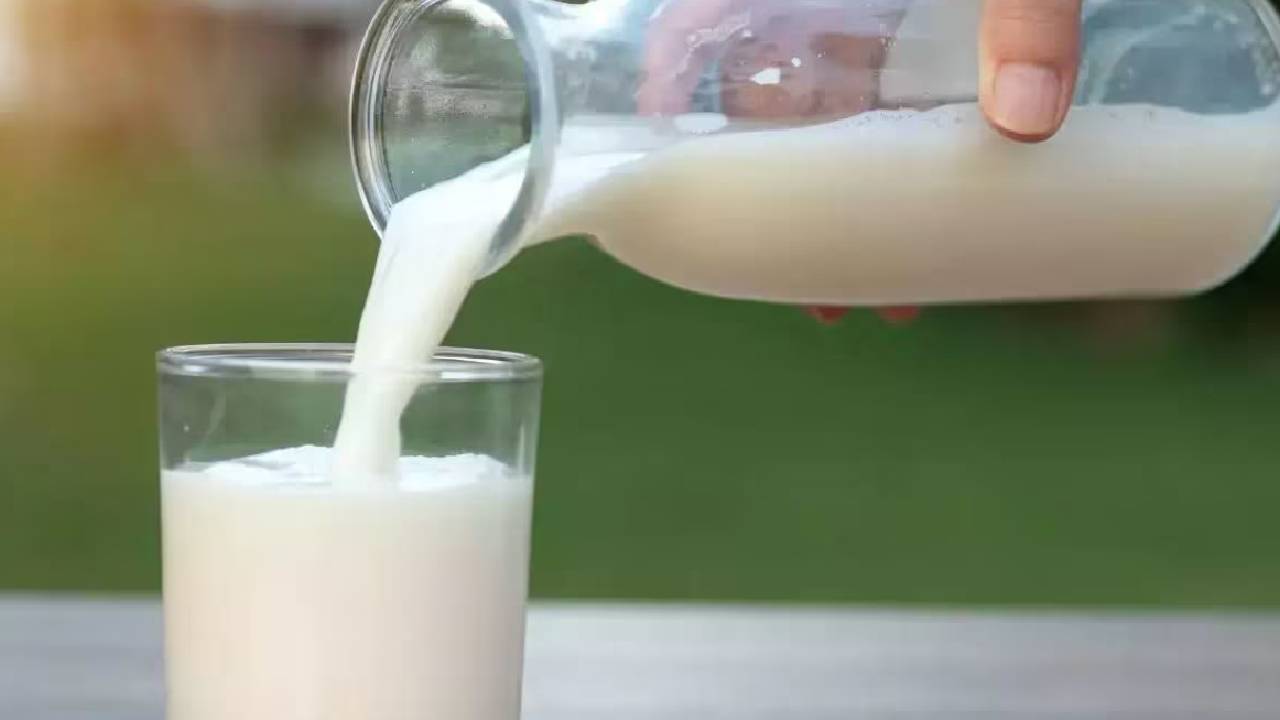 Milk Price Hike: तमिलनाडु, झारखंड के बाद अब इस राज्य में महंगा हुआ दूध, कीमतों में भारी बढ़ोतरी