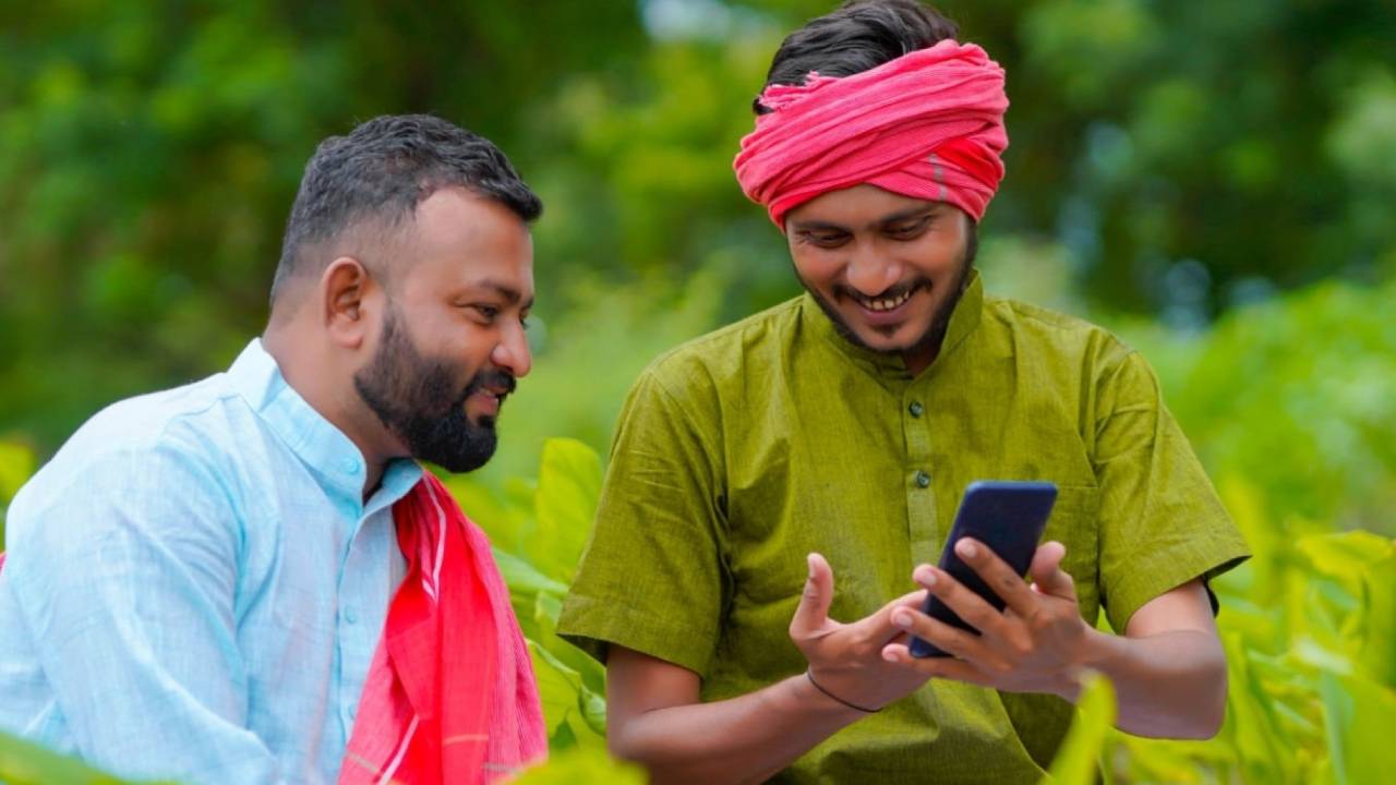 खेती की पढ़ाई करना है बेहद फायदेमंद, जानिए कैसे युवा कर सकते हैं लाखों–करोड़ों की कमाई