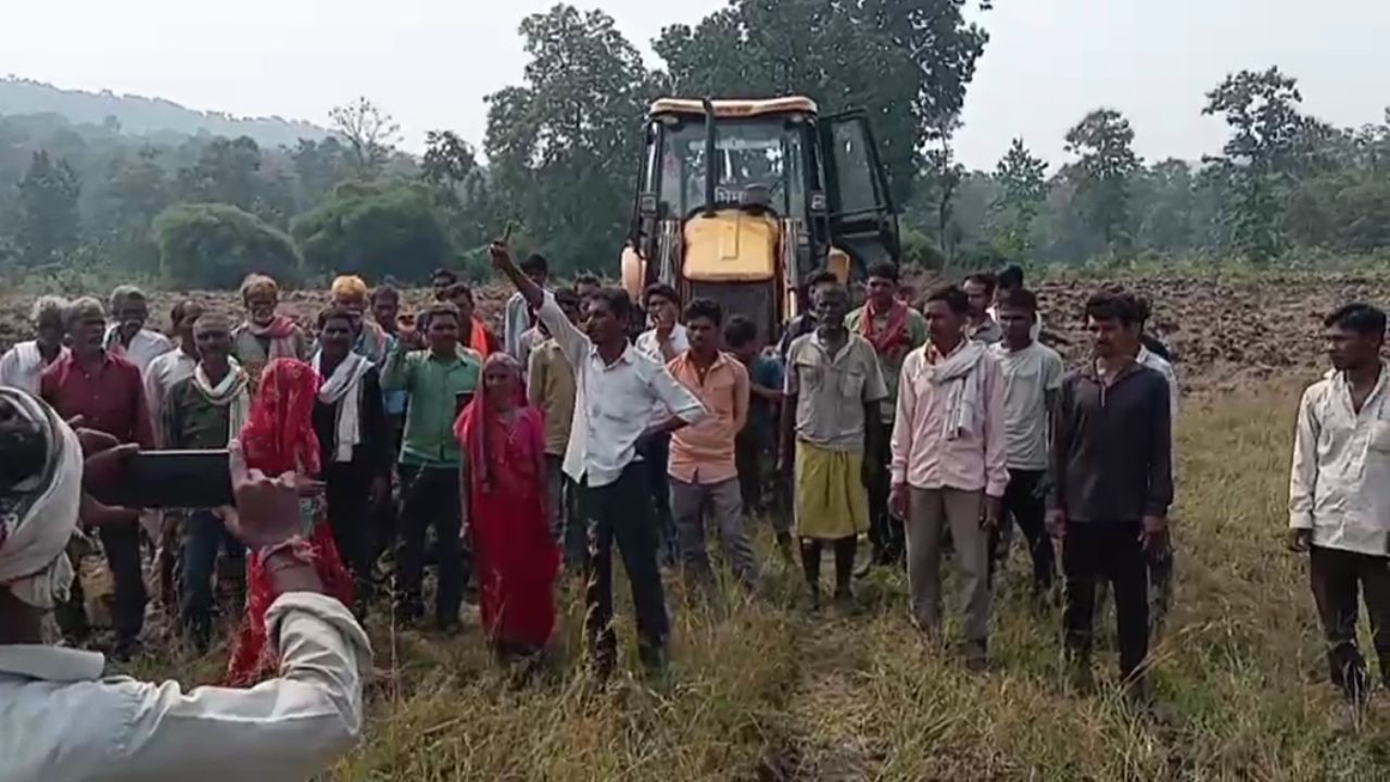 आदिवासी किसानों की जमीन खाली कराने पर बवाल, किसान संगठन के समर्थन पर केंद्र से आया आदेश