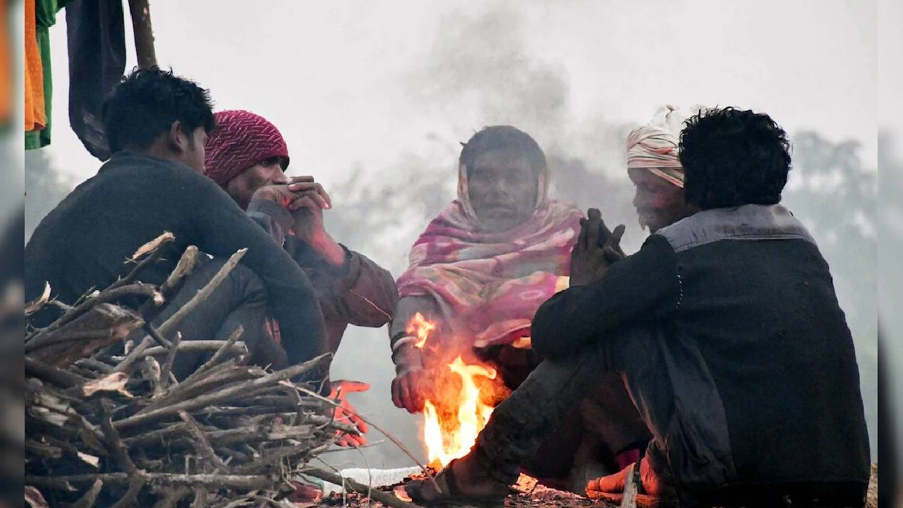 दिल्ली की हवा फिर ‘खतरनाक’ स्तर पर, हिमाचल-उत्तराखंड में बर्फबारी का अलर्ट
