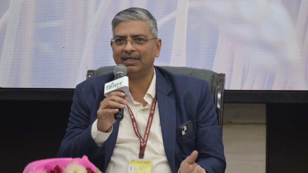 सहकारी संस्थाओं से बढ़ती आमदनी: केके त्रिपाठी ने बताया कि बागवानी फसलों की खेती करने वाले किसान पैक्स और सहकारिता सोसायटी से जुड़कर अपनी आमदनी में सुधार कर सकते हैं.