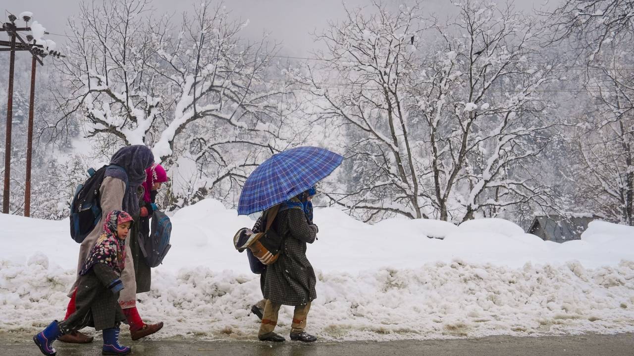 IMD का अलर्ट: यूपी, पंजाब, हरियाणा समेत कई राज्यों में बारिश की संभावना, 23 जिलों में विजिबिलिटी होगी कम