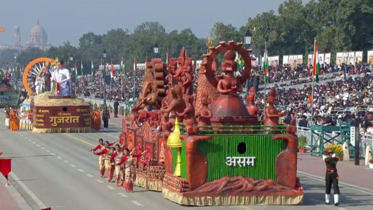 असम की झांकी में दिखा शिल्प गांव, यूपी ने दिखाई बुंदेलखंड की संस्कृति, मणिपुर की थीम कृषि क्षेत्र की वैश्विक पहुंच